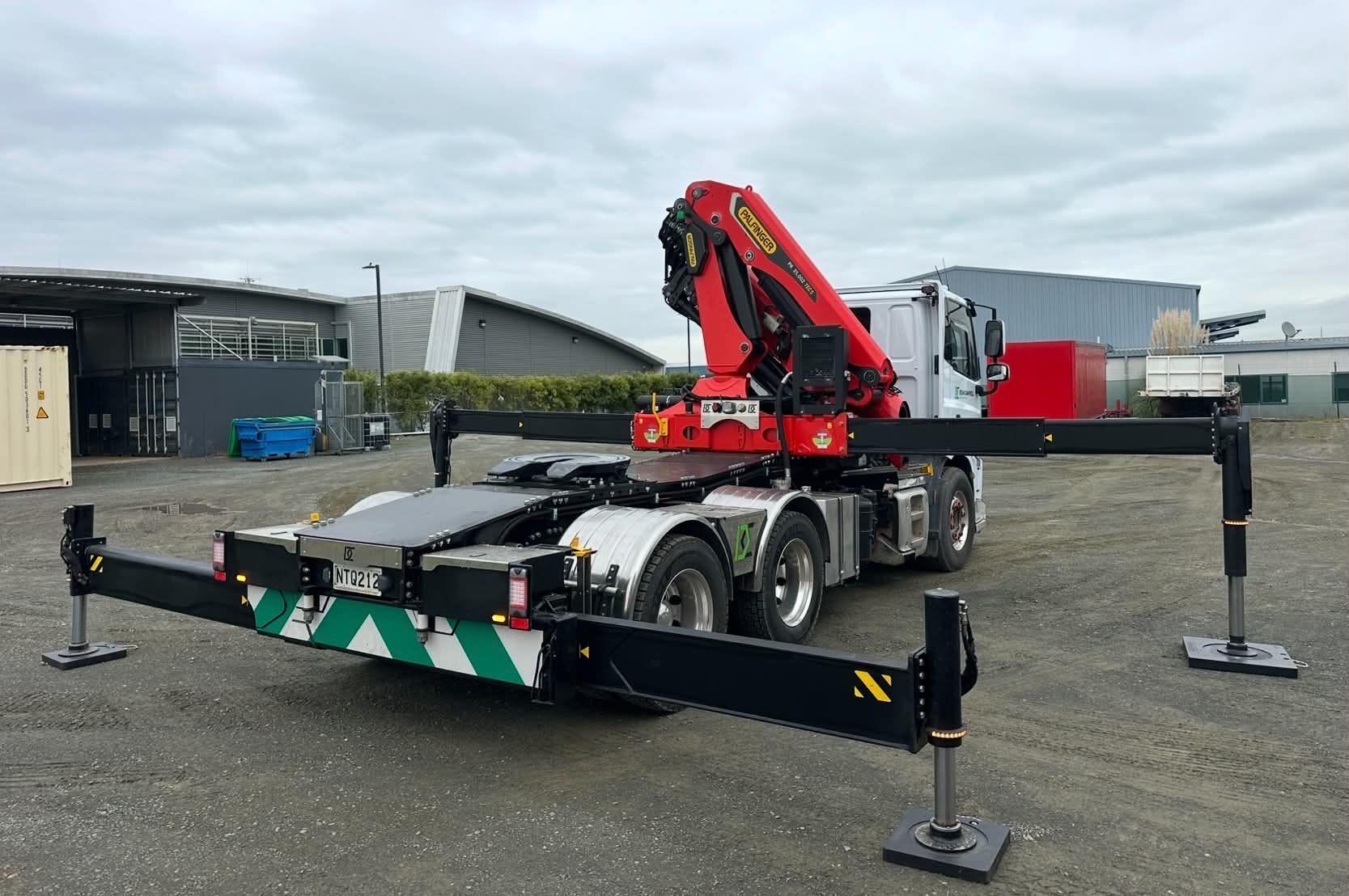 NTQ212 with HIAB legs and stabilisers extended