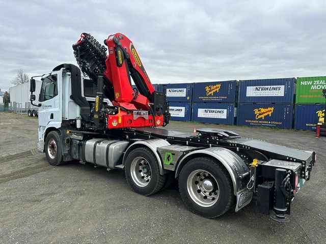 DAF CF with HIAB side view